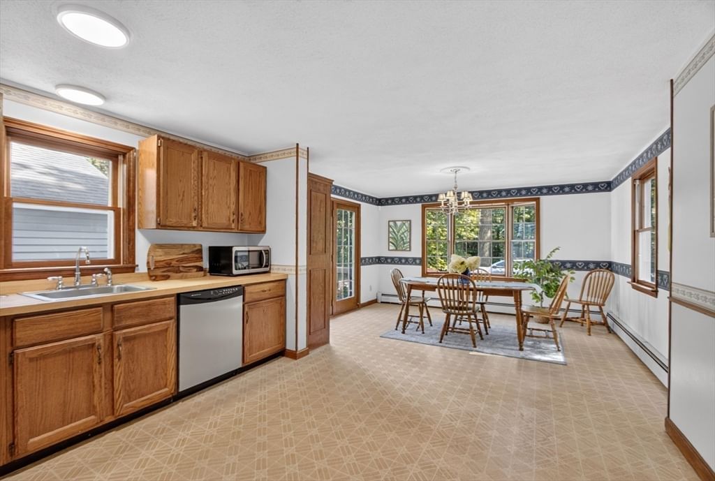 240 Taylor St Littleton — Photo 9 of 32