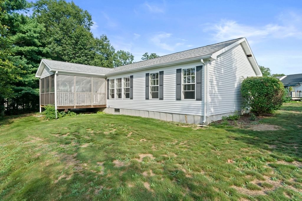 406 Simmons Rd Middleboro — Photo 3 of 35