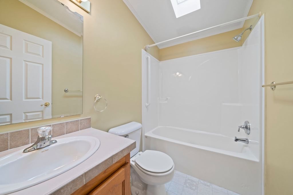 406 Simmons Rd Middleboro — Photo 7 of 35