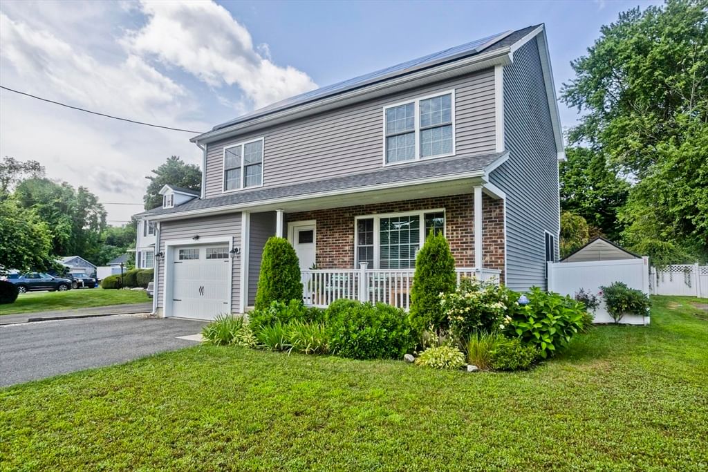 15 Lombard Ave East Longmeadow — Photo 2 of 42