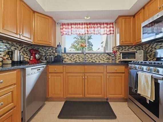 93 Rosewood Dr #93, Stoughton, MA 02072 photo 2