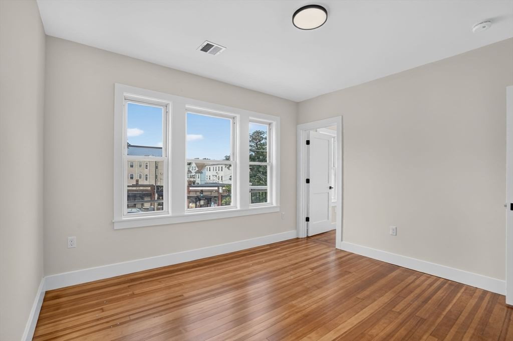 41-43 Elmdale St Boston — Photo 20 of 35