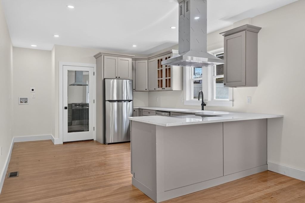 41-43 Elmdale St Boston — Photo 4 of 35