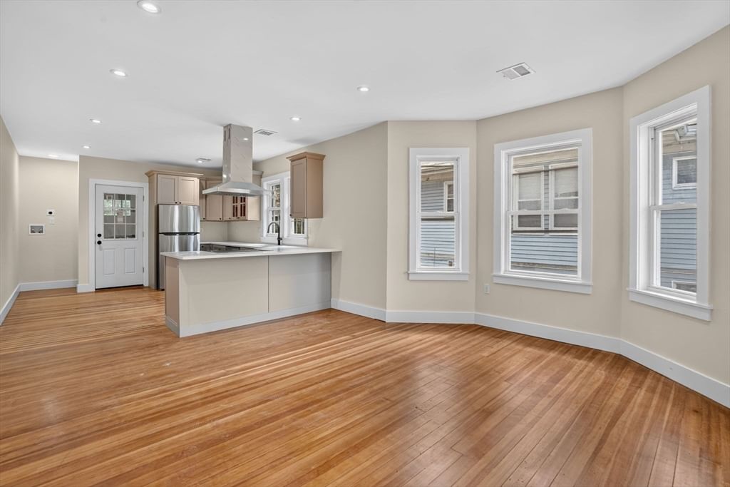 41-43 Elmdale St Boston — Photo 6 of 35