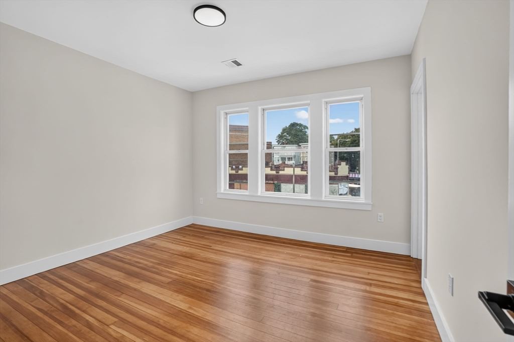 41-43 Elmdale St Boston — Photo 9 of 35
