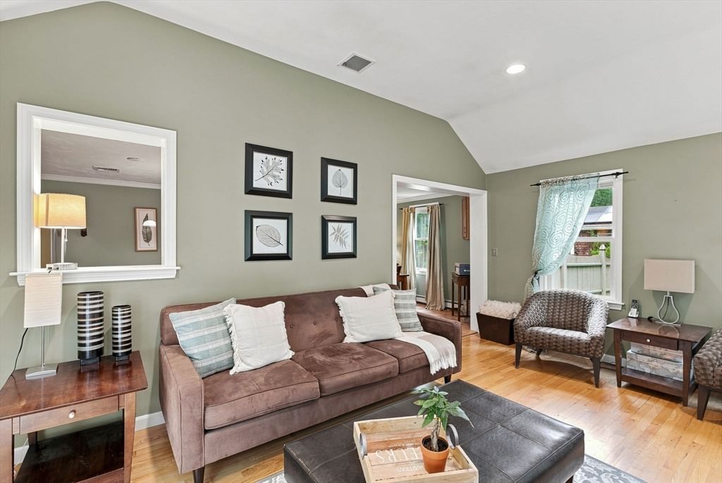 36 Bartlett Street Pembroke — Photo 3 of 27