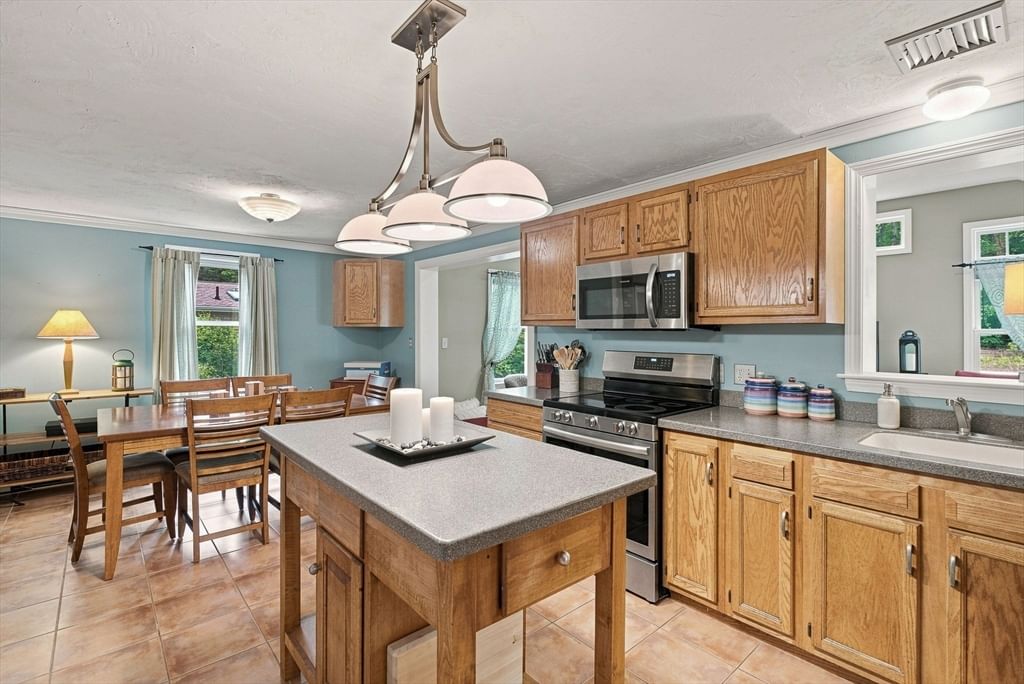 36 Bartlett Street Pembroke — Photo 6 of 27