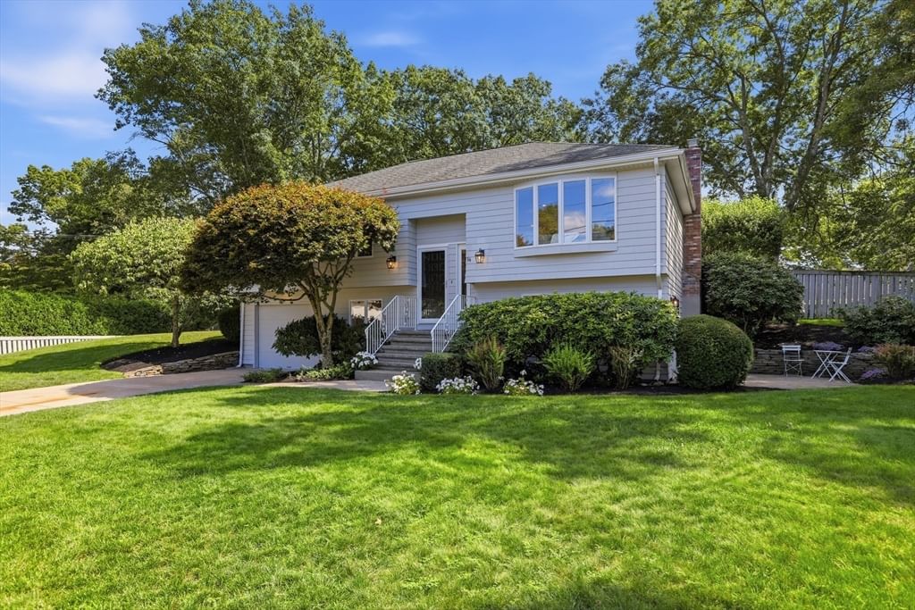 14 Eugene Road Burlington — Photo 2 of 37