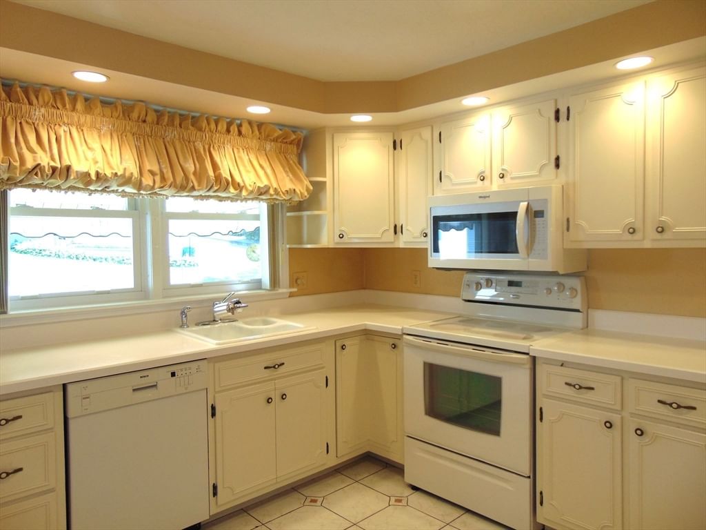 225 Reingold Ave Fitchburg — Photo 5 of 40