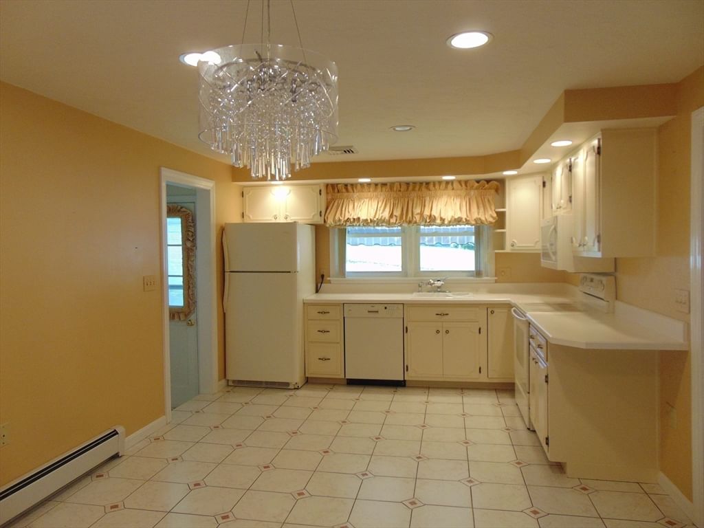225 Reingold Ave Fitchburg — Photo 7 of 40