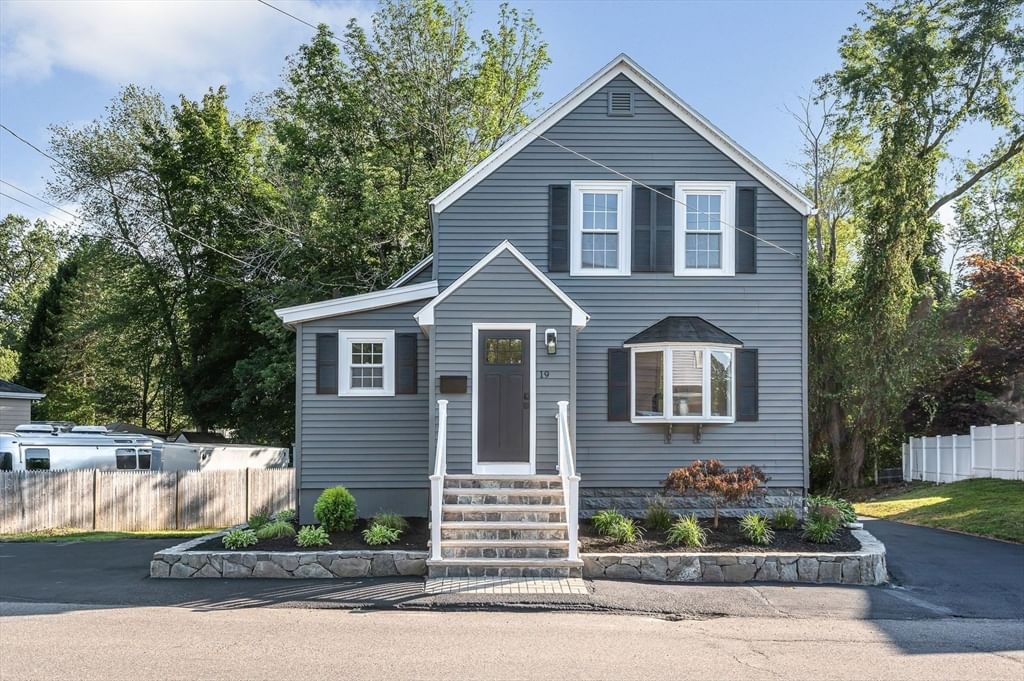 19 Butler Ave Wakefield — Photo 2 of 41