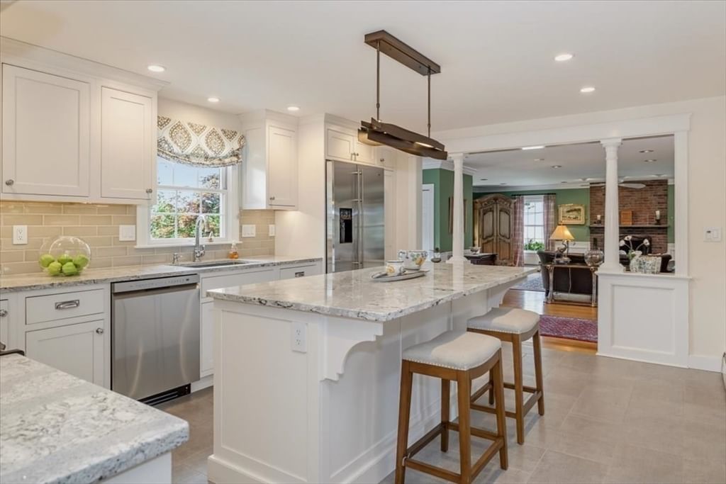 27 Church Ln Burlington — Photo 16 of 42