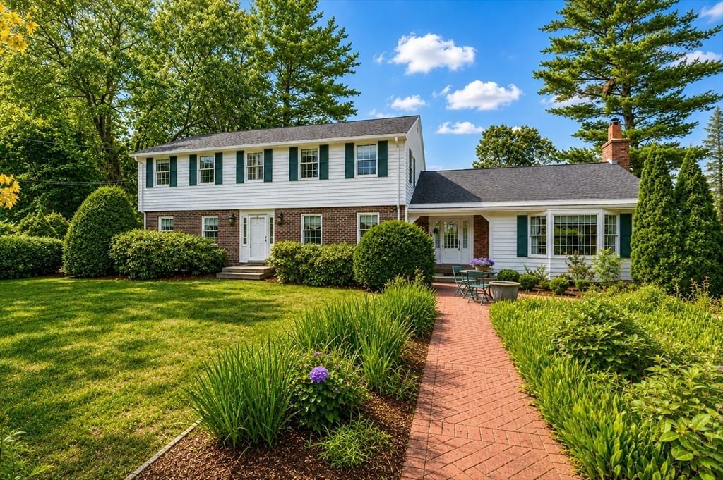 27 Church Ln Burlington — Photo 2 of 42