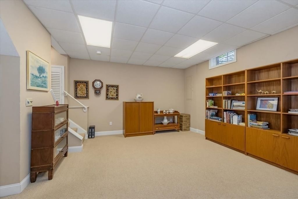 27 Church Ln Burlington — Photo 33 of 42