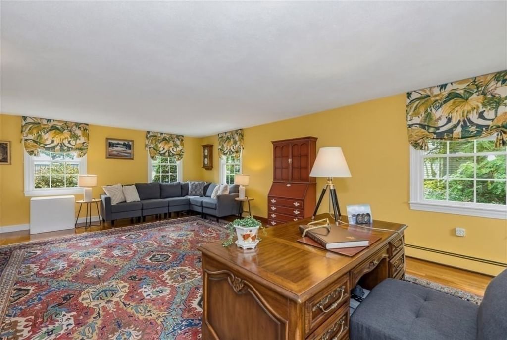 27 Church Ln Burlington — Photo 9 of 42