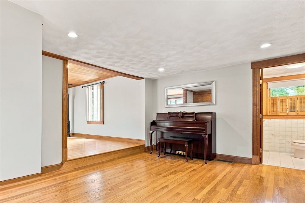 18 Gordon Rd North Reading — Photo 5 of 37