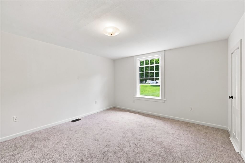 588 Poole St Ludlow — Photo 17 of 39