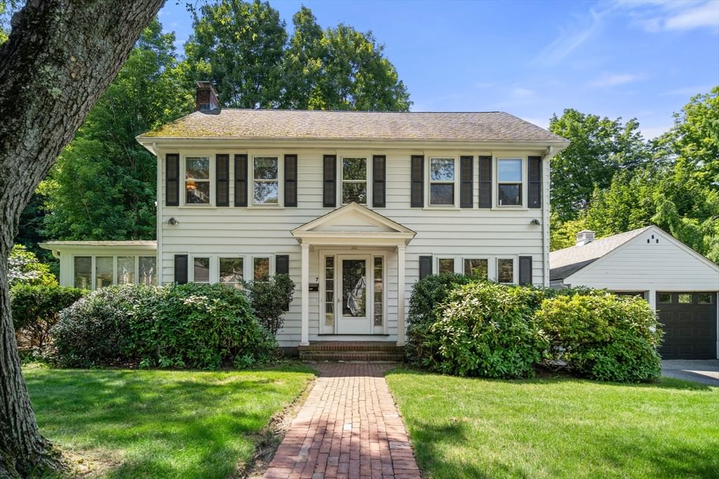 7 Grantland Rd Wellesley — Photo 1 of 35