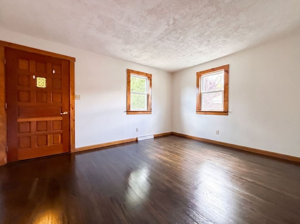 17 Monarch St Lowell — Photo 3 of 17