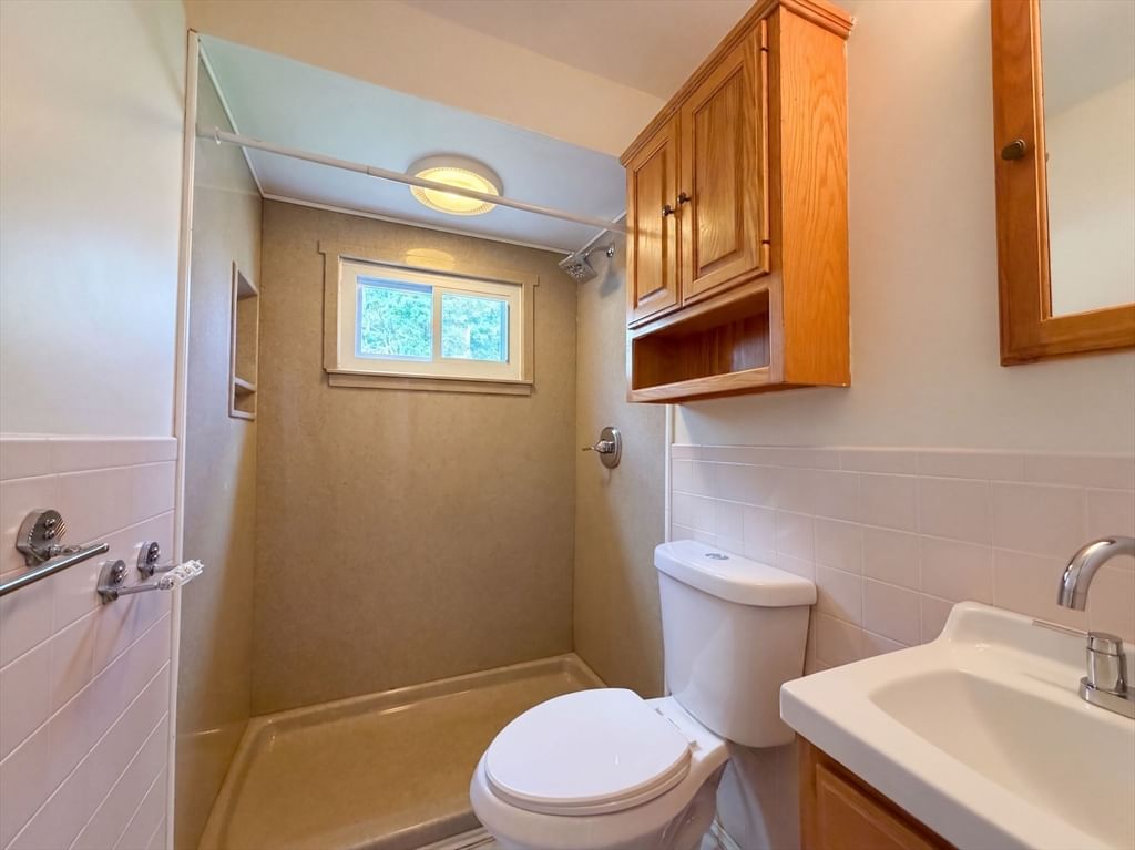 17 Monarch St Lowell — Photo 8 of 17