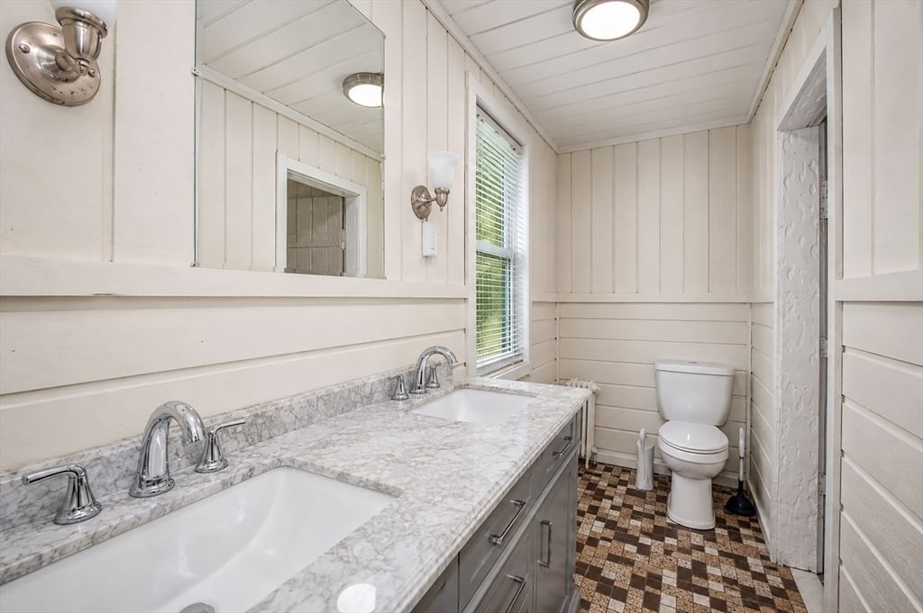 8 Trafton St Chicopee — Photo 18 of 42