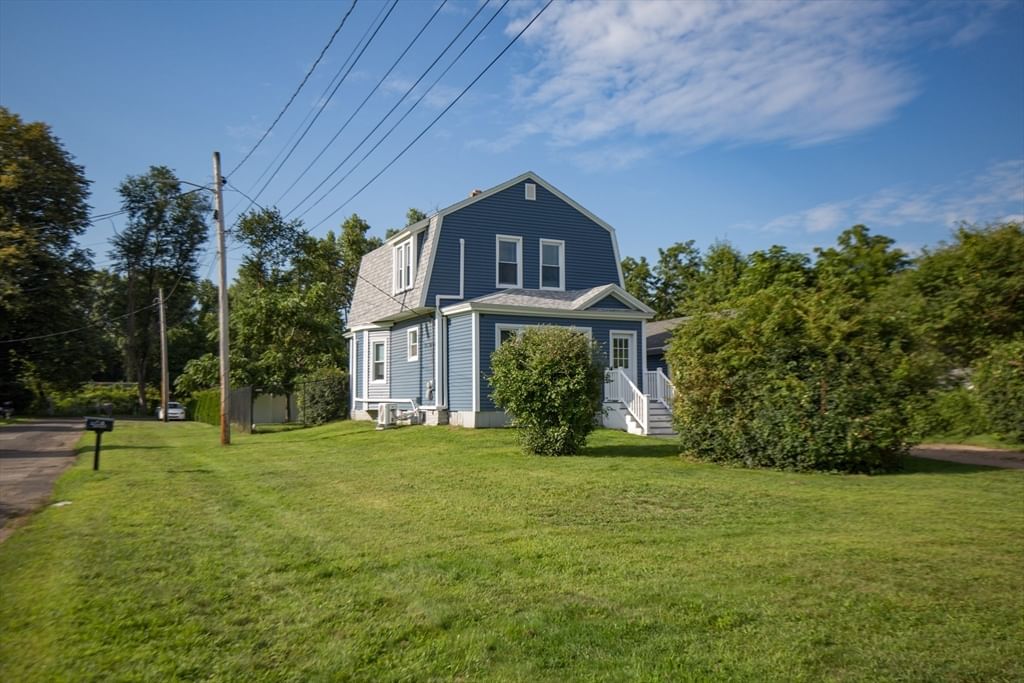 8 Trafton St Chicopee — Photo 3 of 42