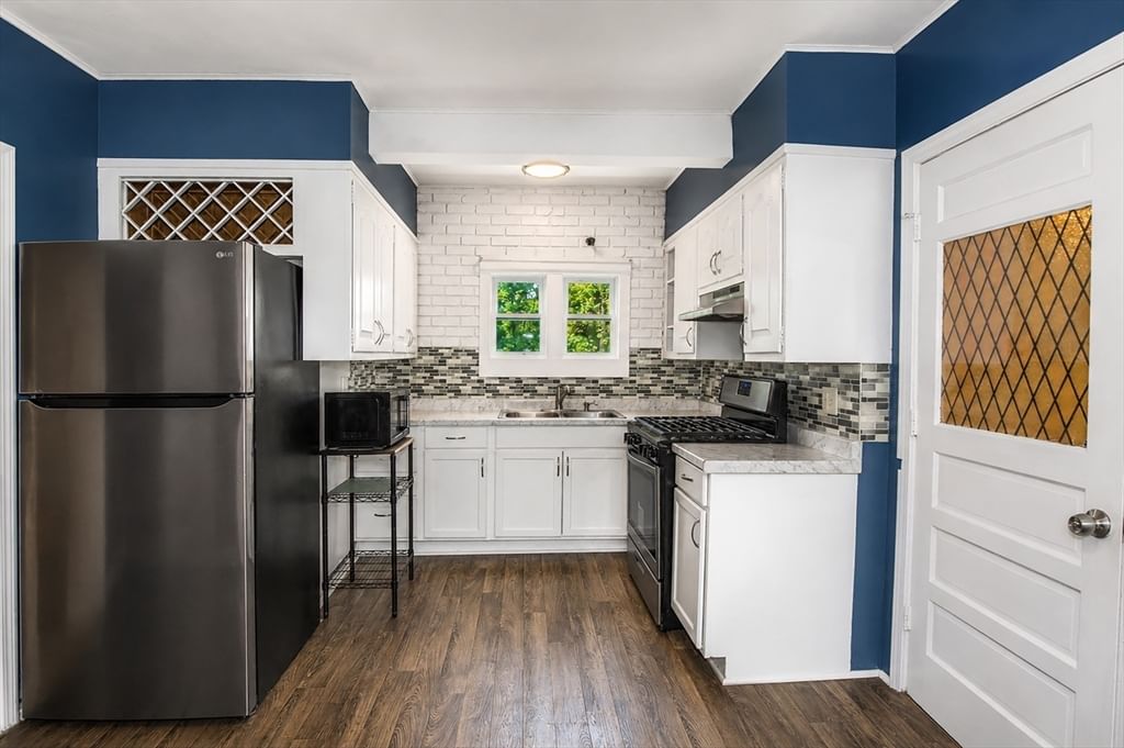 8 Trafton St Chicopee — Photo 5 of 42