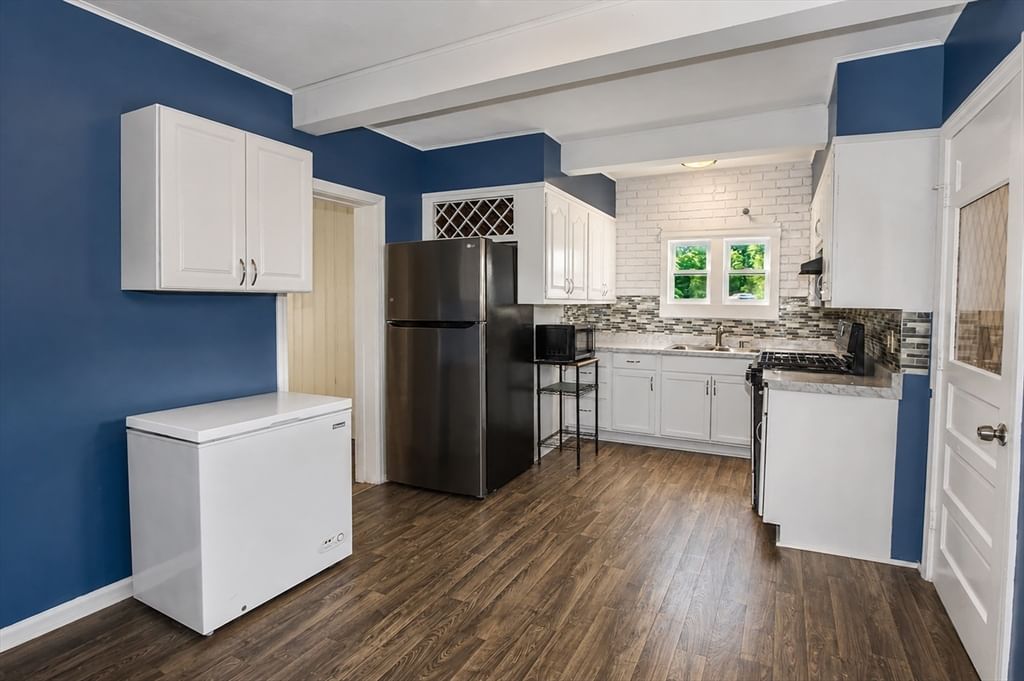 8 Trafton St Chicopee — Photo 6 of 42