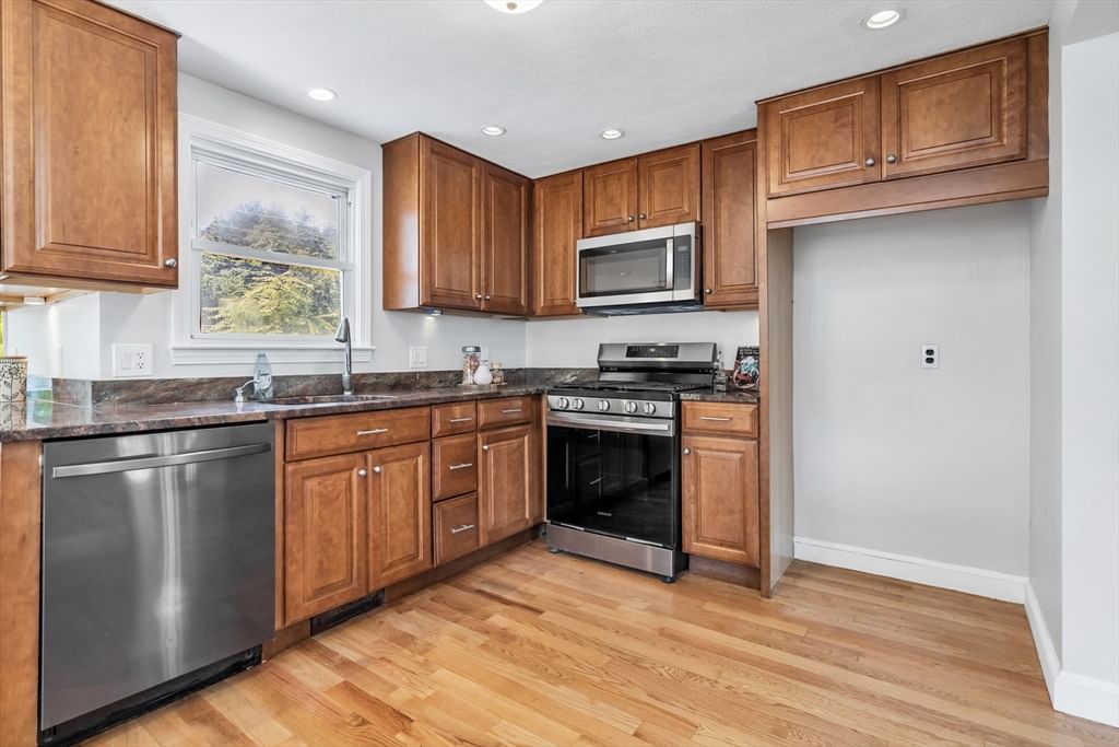 36 Prouty Rd Burlington — Photo 11 of 39