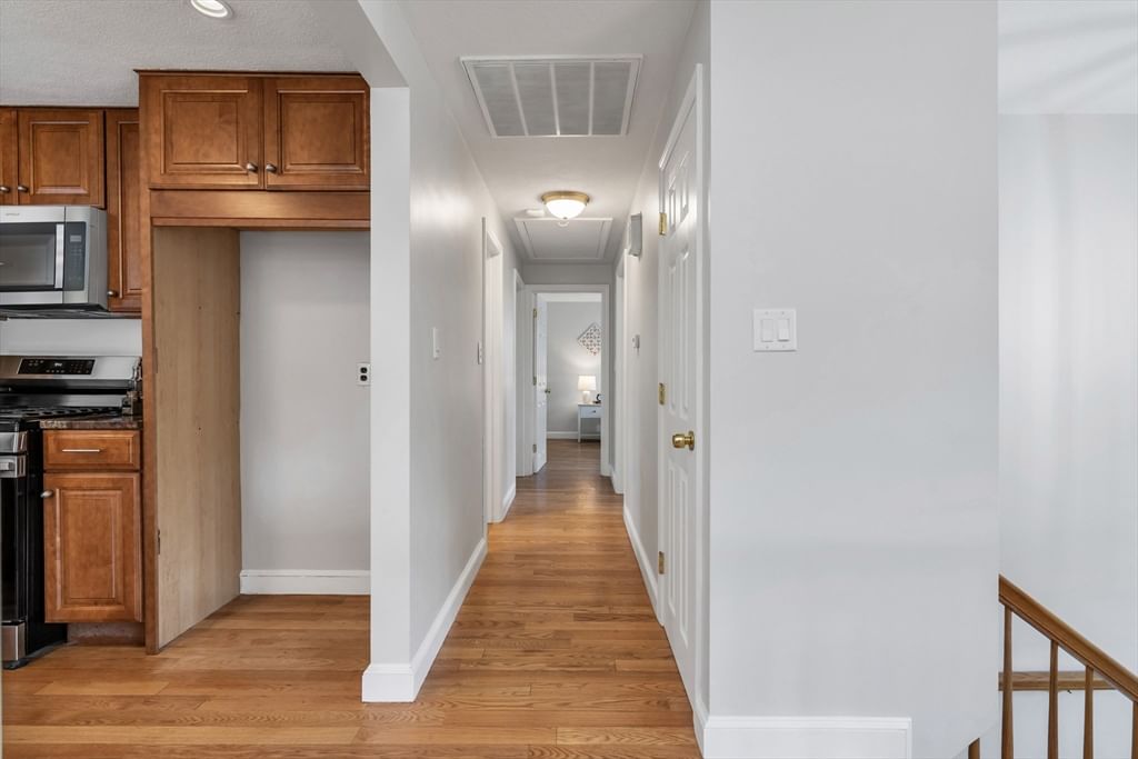 36 Prouty Rd Burlington — Photo 18 of 39