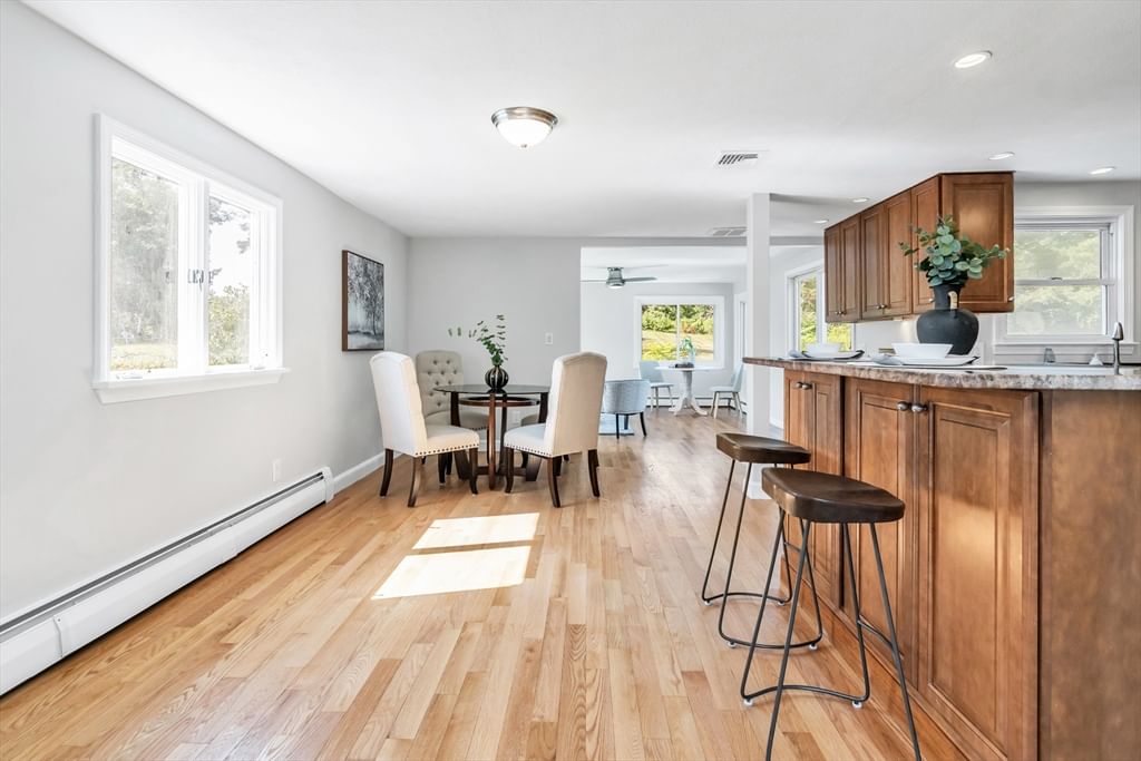 36 Prouty Rd Burlington — Photo 8 of 39