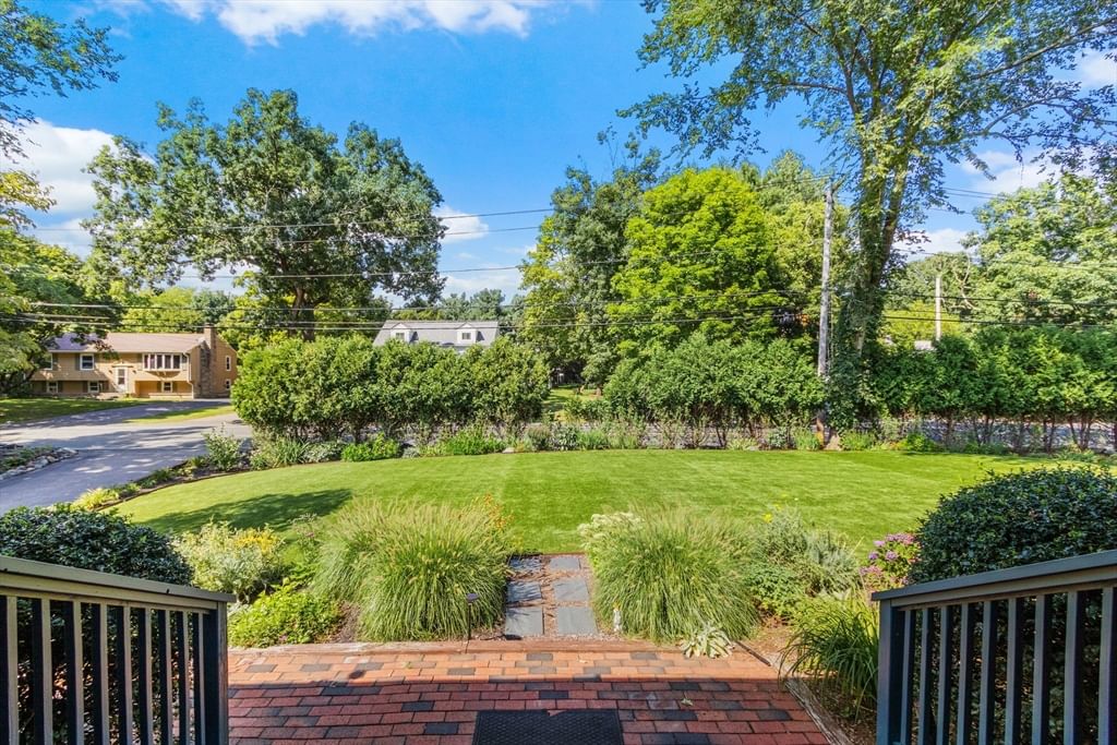 421 Oakhill Avenue Attleboro — Photo 10 of 42