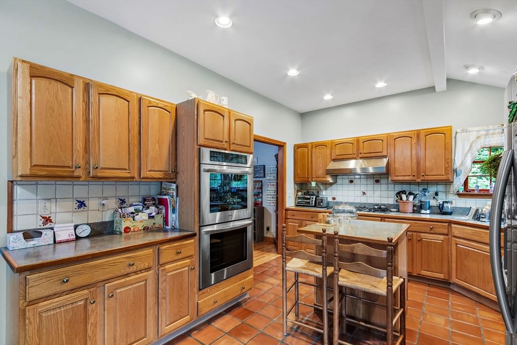 421 Oakhill Avenue Attleboro — Photo 11 of 42