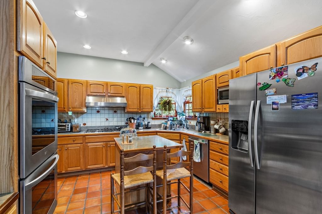 421 Oakhill Avenue Attleboro — Photo 12 of 42