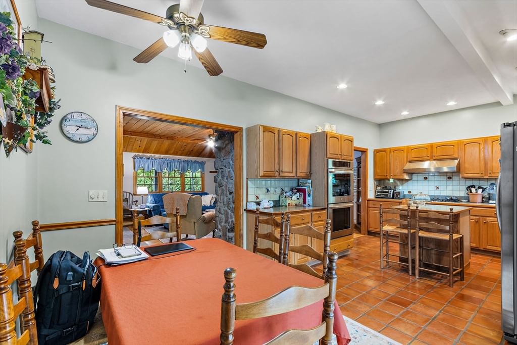 421 Oakhill Avenue Attleboro — Photo 15 of 42