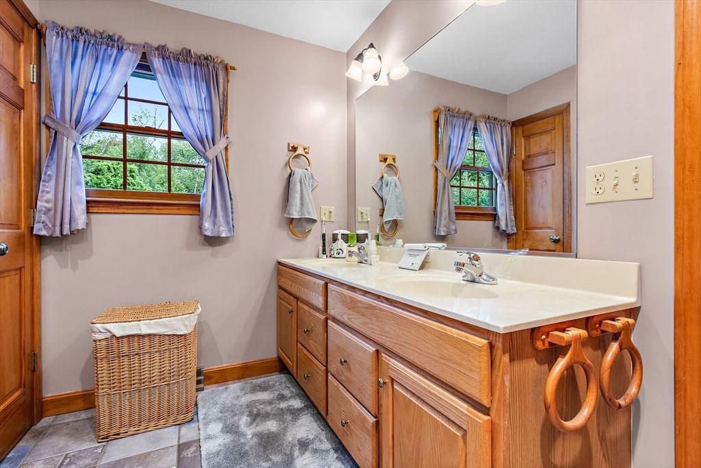 421 Oakhill Avenue Attleboro — Photo 34 of 42