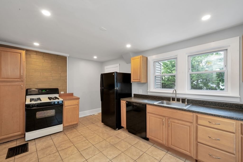74-76 Whiton Ave Quincy — Photo 4 of 29