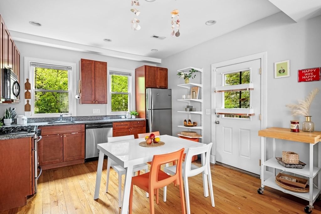 33 Plainfield St #2 Boston — Photo 5 of 33