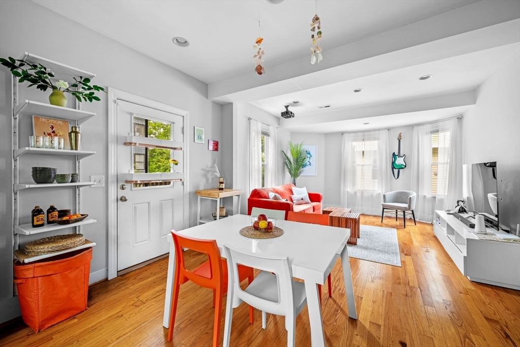 33 Plainfield St #2 Boston — Photo 6 of 33
