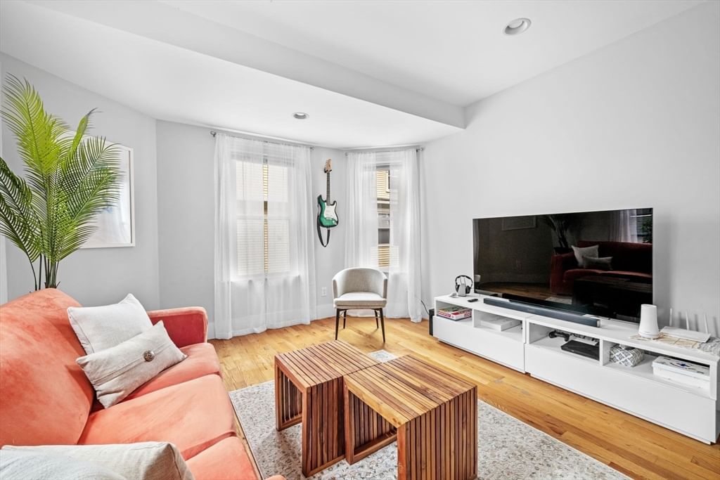 33 Plainfield St #2 Boston — Photo 9 of 33