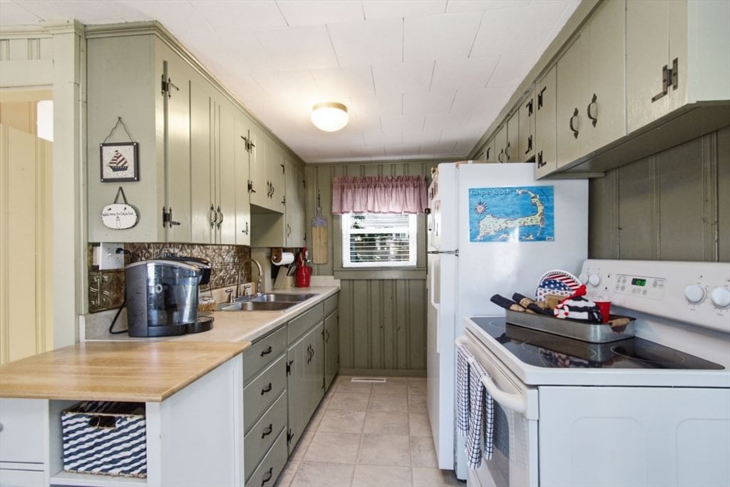 57 Wilfin Rd Yarmouth — Photo 8 of 39