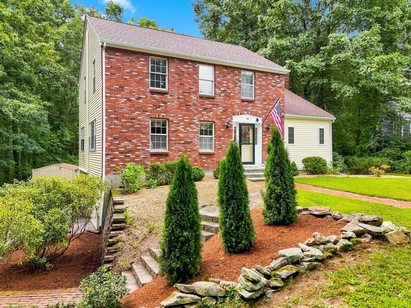 Property at 14 Nottingham Cir, Holden, MA 01522