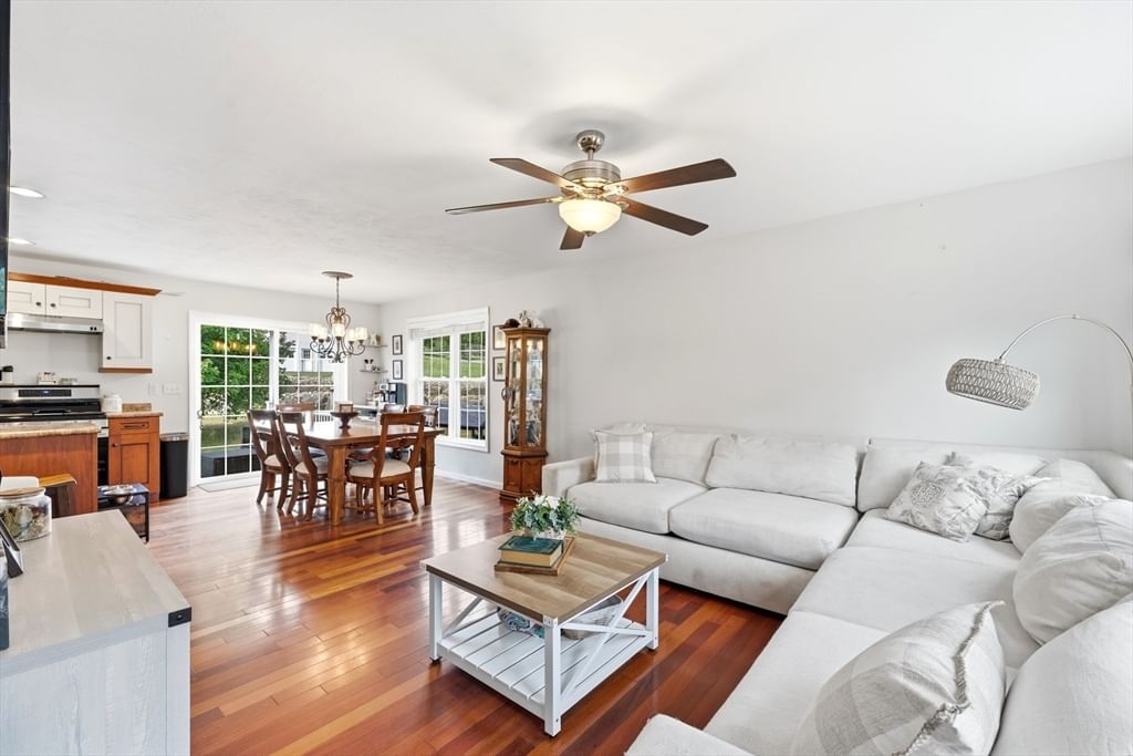 341 Primrose Hill Dracut — Photo 3 of 42