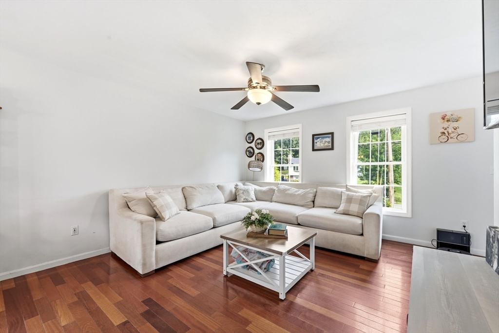 341 Primrose Hill Dracut — Photo 4 of 42