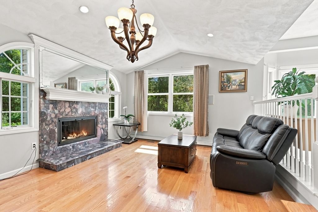 9 Sullivan Cir Stoneham — Photo 16 of 38