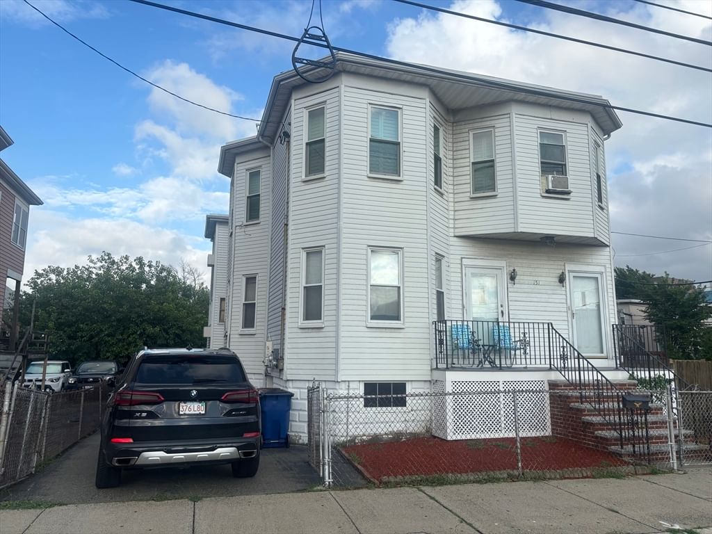 151 School Revere — Photo 2 of 3