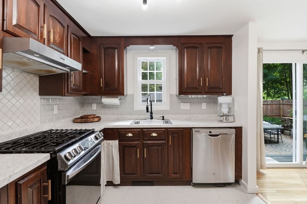 5 Glen St Framingham — Photo 3 of 41