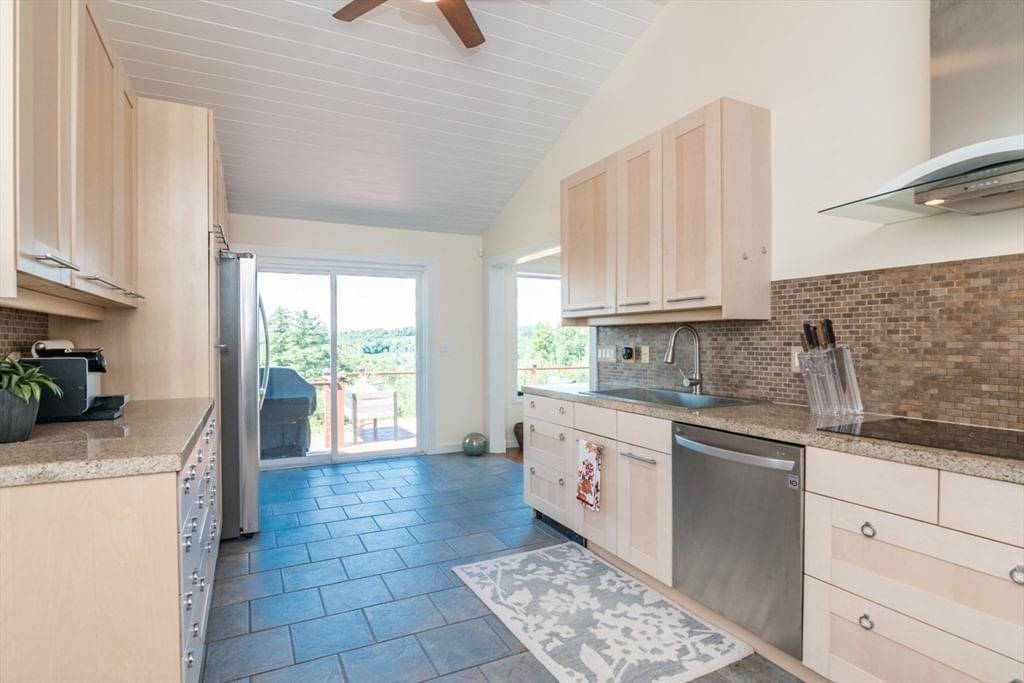 16 Cider Mill Rd North Brookfield — Photo 10 of 35