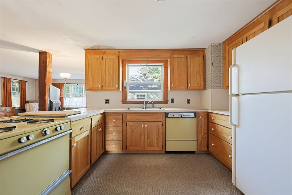 430 Pleasant St Leominster — Photo 13 of 38