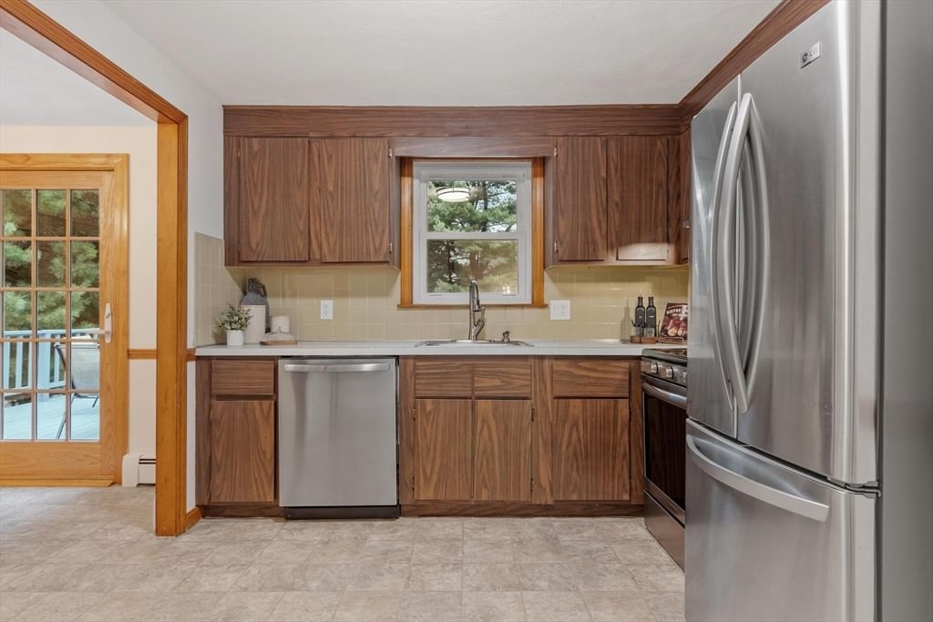 156 Mill St Burlington — Photo 16 of 42